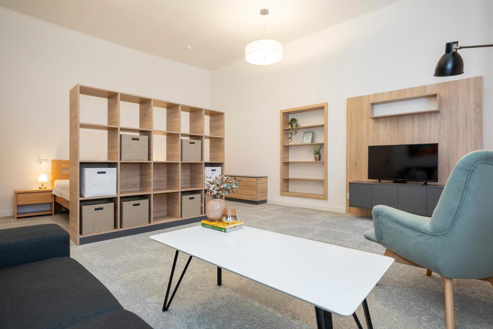 Alure Residences 10 - 24H Self Check-In & Private Parking Next To The Apartment Building Included, City Center Right On Snp Square In A Quiet Passage, New Building, Best Deal In Town Banská Bystrica Exterior foto