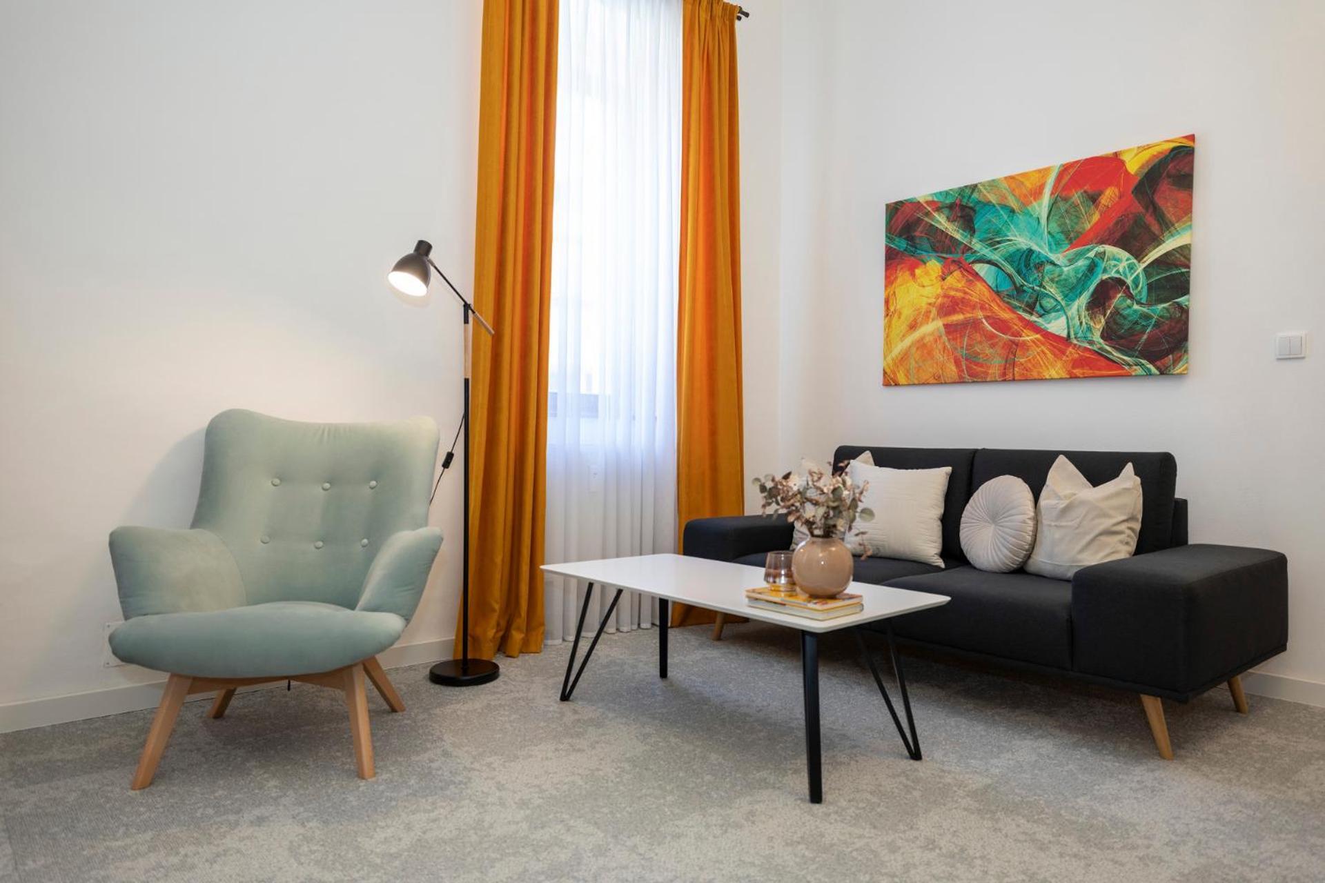 Alure Residences 10 - 24H Self Check-In & Private Parking Next To The Apartment Building Included, City Center Right On Snp Square In A Quiet Passage, New Building, Best Deal In Town Banská Bystrica Exterior foto