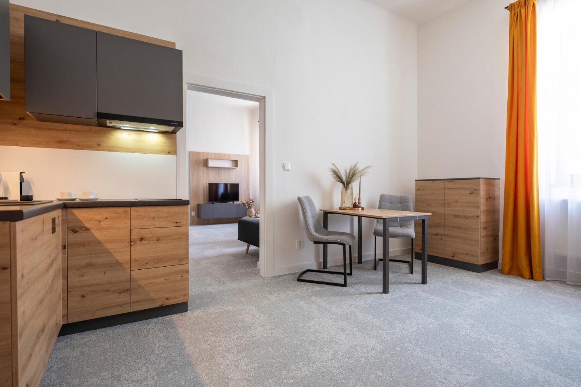 Alure Residences 10 - 24H Self Check-In & Private Parking Next To The Apartment Building Included, City Center Right On Snp Square In A Quiet Passage, New Building, Best Deal In Town Banská Bystrica Exterior foto